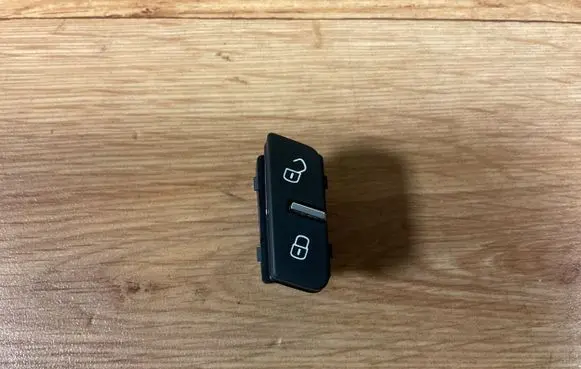 Volkswagen Touareg II Central locking switch button 7P6962126A 0411406S