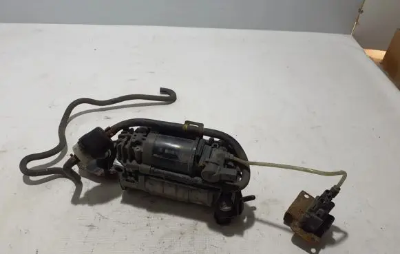 Mercedes-Benz E W212 Air suspension compressor/pump A2123200404
