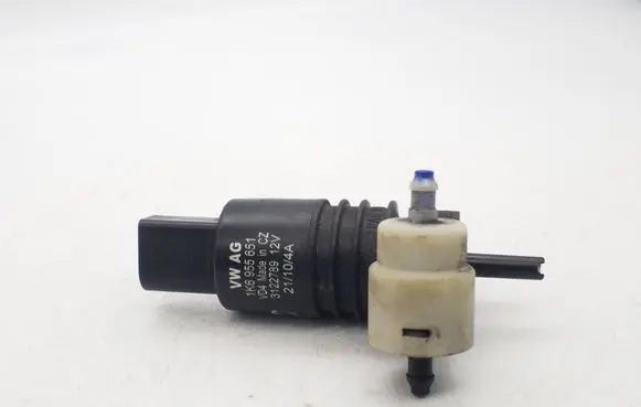 Skoda Octavia Mk2 (1Z) Windscreen/windshield washer pump 1K6955651
