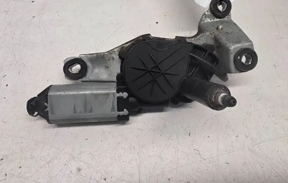 Volvo V70 Rear window wiper motor 8667188