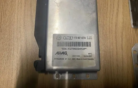 Volkswagen Touran I Gearbox control unit/module 1T0907427A 77708549 AU70023412P