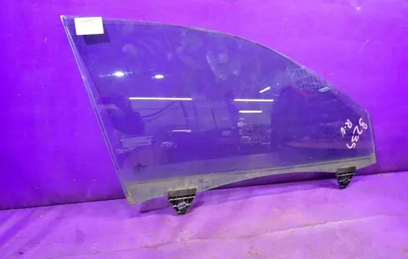 Audi A4 S4 B6 8E 8H Front door window glass four-door 