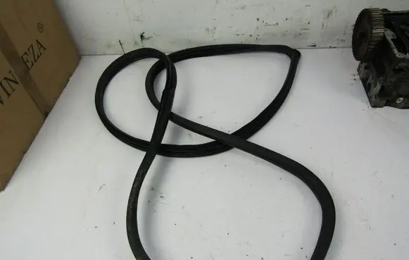 Honda CR-V Front door rubber seal 72315SWW
