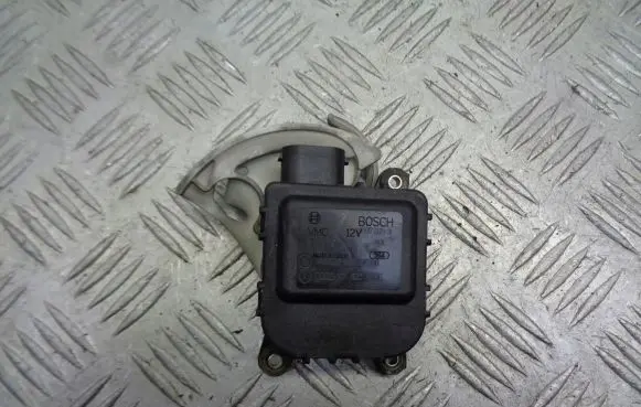 Volkswagen PASSAT B5.5 A/C air flow flap actuator/motor 8D1820511E