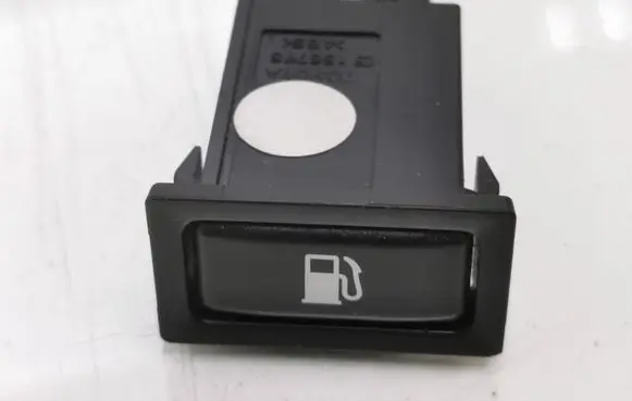 Toyota Avensis T250 Fuel tank opening switch 156795