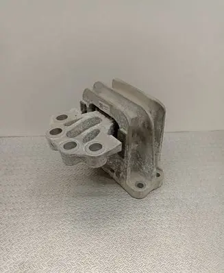 Engine mount bracket