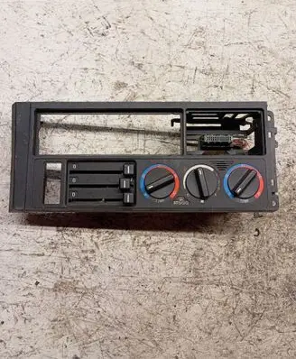Radio/GPS head unit trim