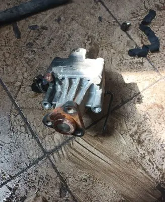 Audi A4 S4 B5 8D Power steering pump