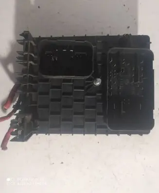 Volkswagen Golf V Fuse module 1K0937124H