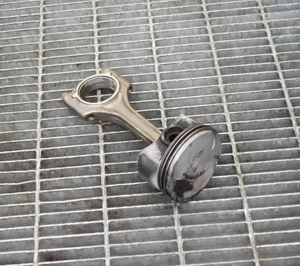 BMW X3 E83 Piston 