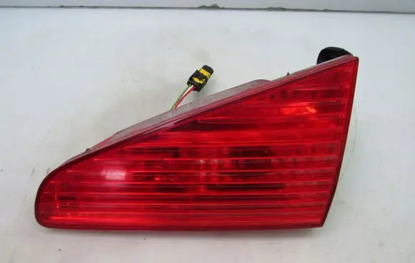 Peugeot 607 Tailgate rear/tail lights
