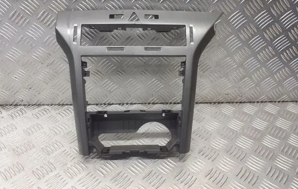 Opel Astra H Radio/GPS head unit trim 13141091