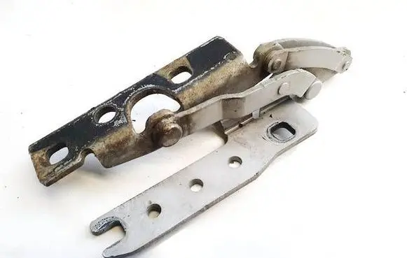 Engine bonnet/hood hinges