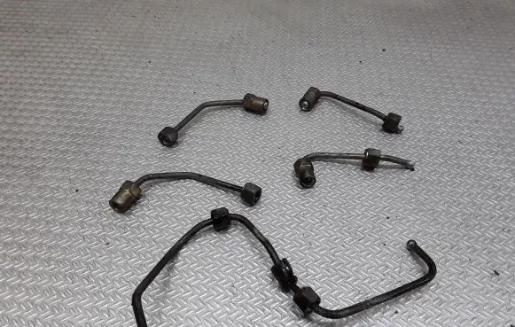 Chrysler Voyager Fuel injector supply line/pipe 