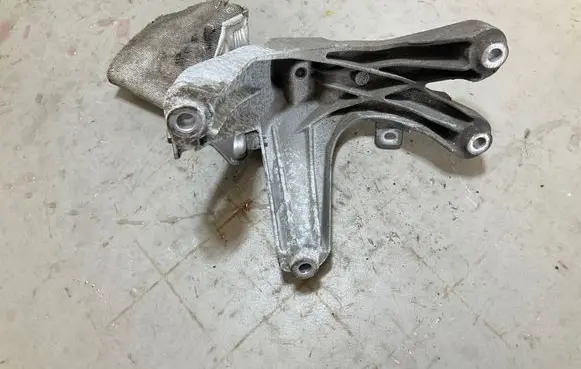 Audi Q5 SQ5 Engine mounting bracket 8K0199308BR