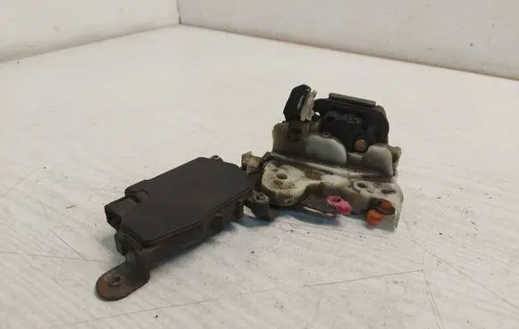 Subaru Forester SF Rear door lock