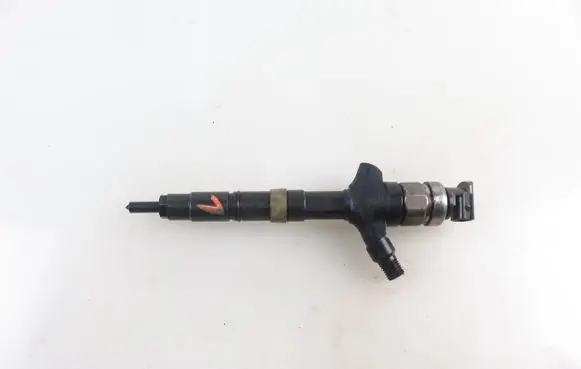 Toyota Avensis T250 Fuel injector 236700G010