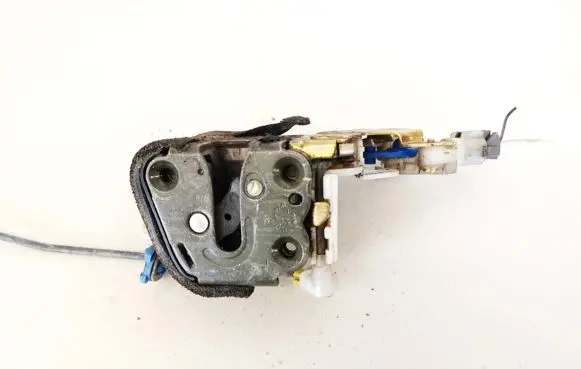 Subaru Impreza I Front door lock