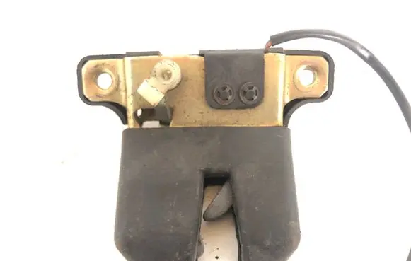 Audi A8 S8 D2 4D Tailgate/trunk/boot lock/catch/latch