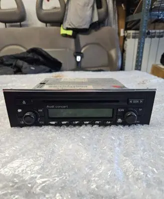 Audi A4 S4 B6 8E 8H Radio/CD/DVD/GPS head unit 8E0035186L AUZ2Z3C1581642