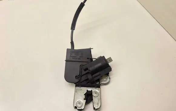 Audi A4 S4 B7 8E 8H Tailgate/trunk/boot lock/catch/latch 4E0827645