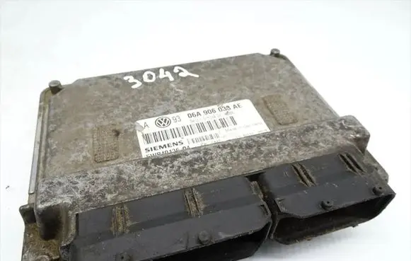 Volkswagen Golf IV Engine control unit/module 06A906033AE 5WP40136