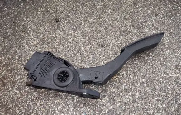 Nissan Pixo Accelerator throttle pedal 4940068K40