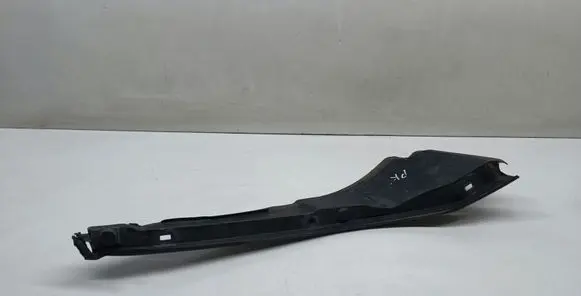 BMW 2 F46 Fender end trim 7300517 51767300517