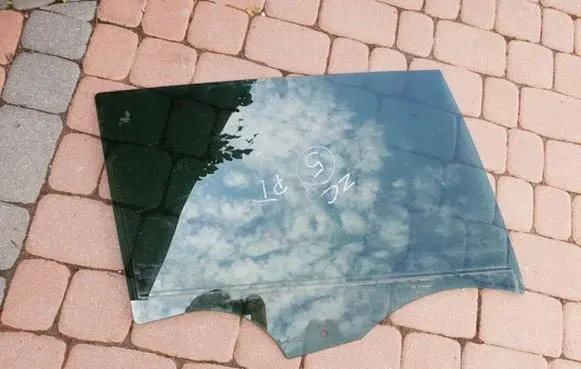 Opel Zafira C Front triangle window/glass 