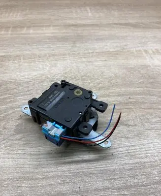 Toyota Avensis T270 Air flap motor/actuator 0638002160 R712