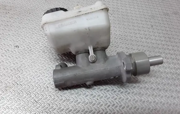 Peugeot 406 Master brake cylinder L481376