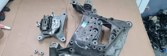 Audi S5 F5 Gearbox mounting bracket 8W0399262AF 8W0399156