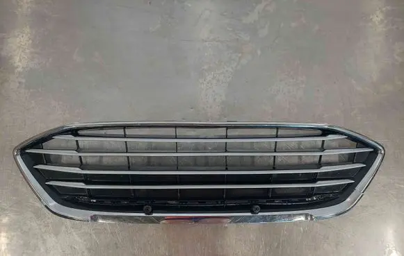 Ford Focus Front bumper upper radiator grill JX7B8C436A
