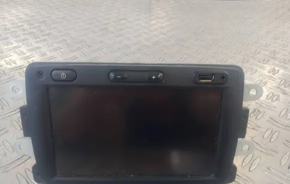 Radio/CD/DVD/GPS head unit