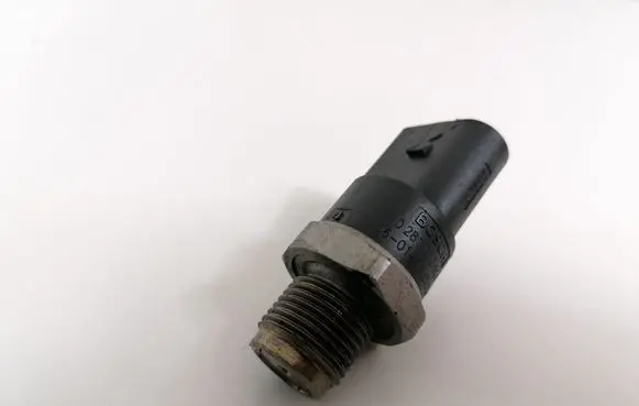 Fuel pressure sensor