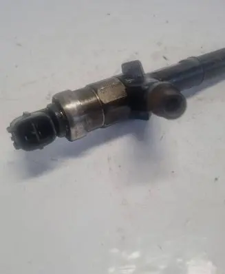 Nissan X-Trail T30 Fuel injector 166008H800
