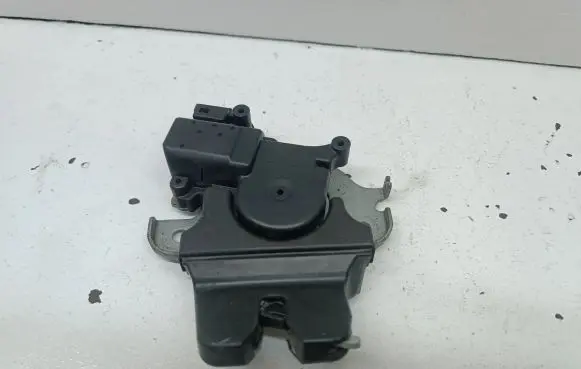 Mitsubishi Lancer VIII Loading door lock 7Y06