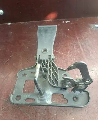 Audi A4 S4 B8 8K Engine bonnet/hood lock/latch loop/hook 8T0823480