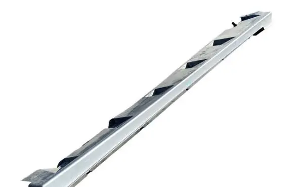 Saab 9-5 Side skirt front trim 5409974