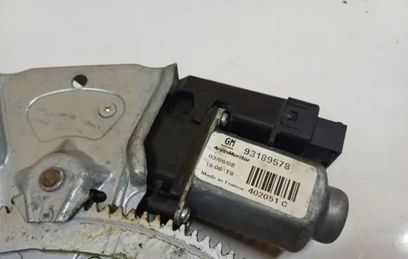 Opel Meriva A Front door window regulator motor 93189578