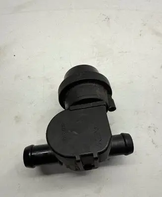 Engine mount vacuum valve
