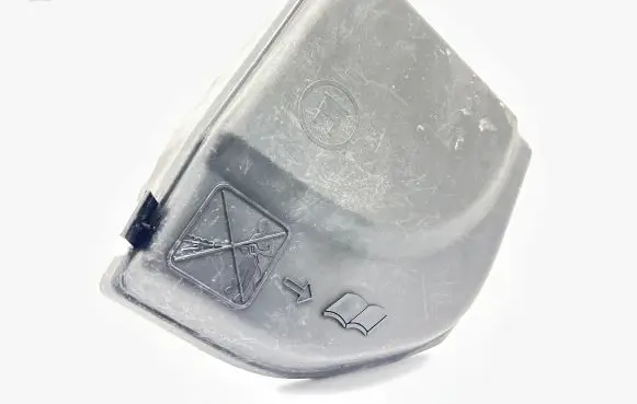 Peugeot 308 Fuse box cover 9658418180