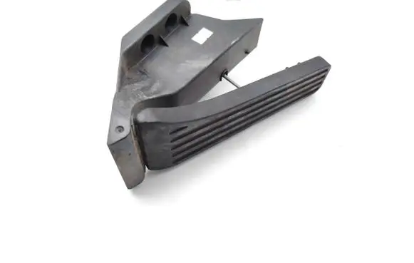 Mercedes-Benz E W212 Accelerator throttle pedal A2043000004