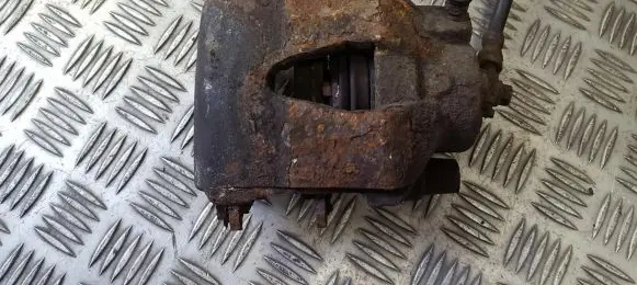 Volkswagen Golf IV Front brake caliper