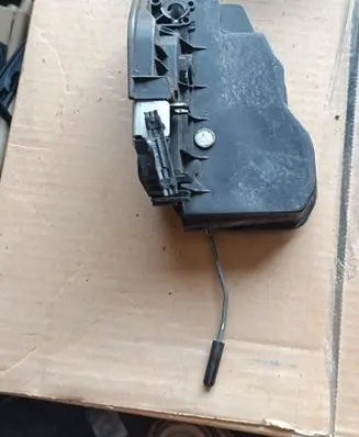 BMW X5 E70 Front door lock 7202144