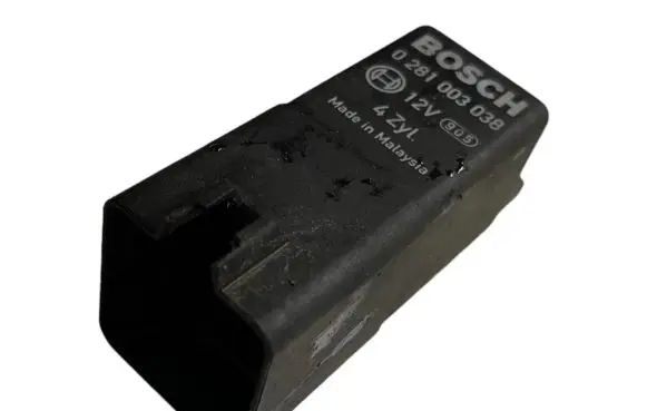 Volkswagen PASSAT B7 Glow plug pre-heat relay 0281003038