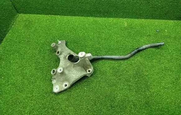 Opel Vivaro Engine mounting bracket 648606762R 93455374