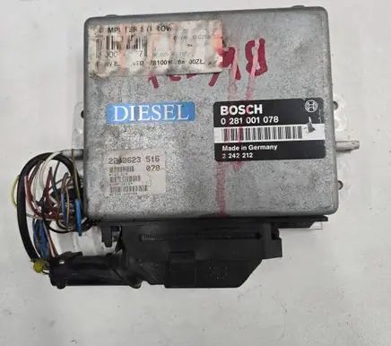 BMW 5 E39 Engine control unit/module 0281001078 2242212