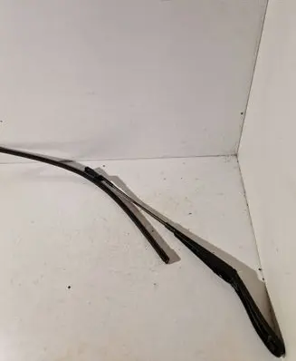 Volvo V60 Front wiper blade arm 30753504