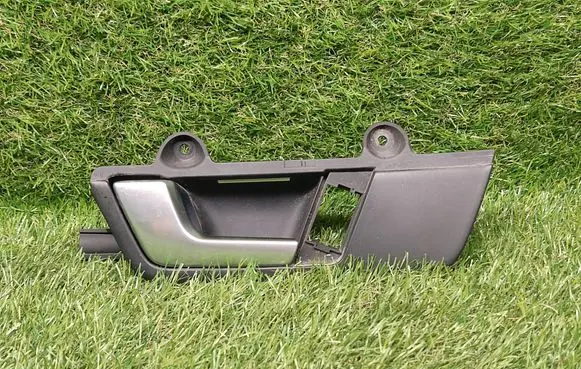 Audi A4 S4 B7 8E 8H Front door interior handle 8E1837019